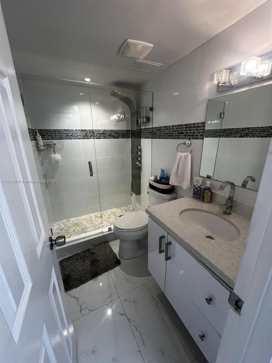 VERSIALLES GARDENS II CON - Residential Lease