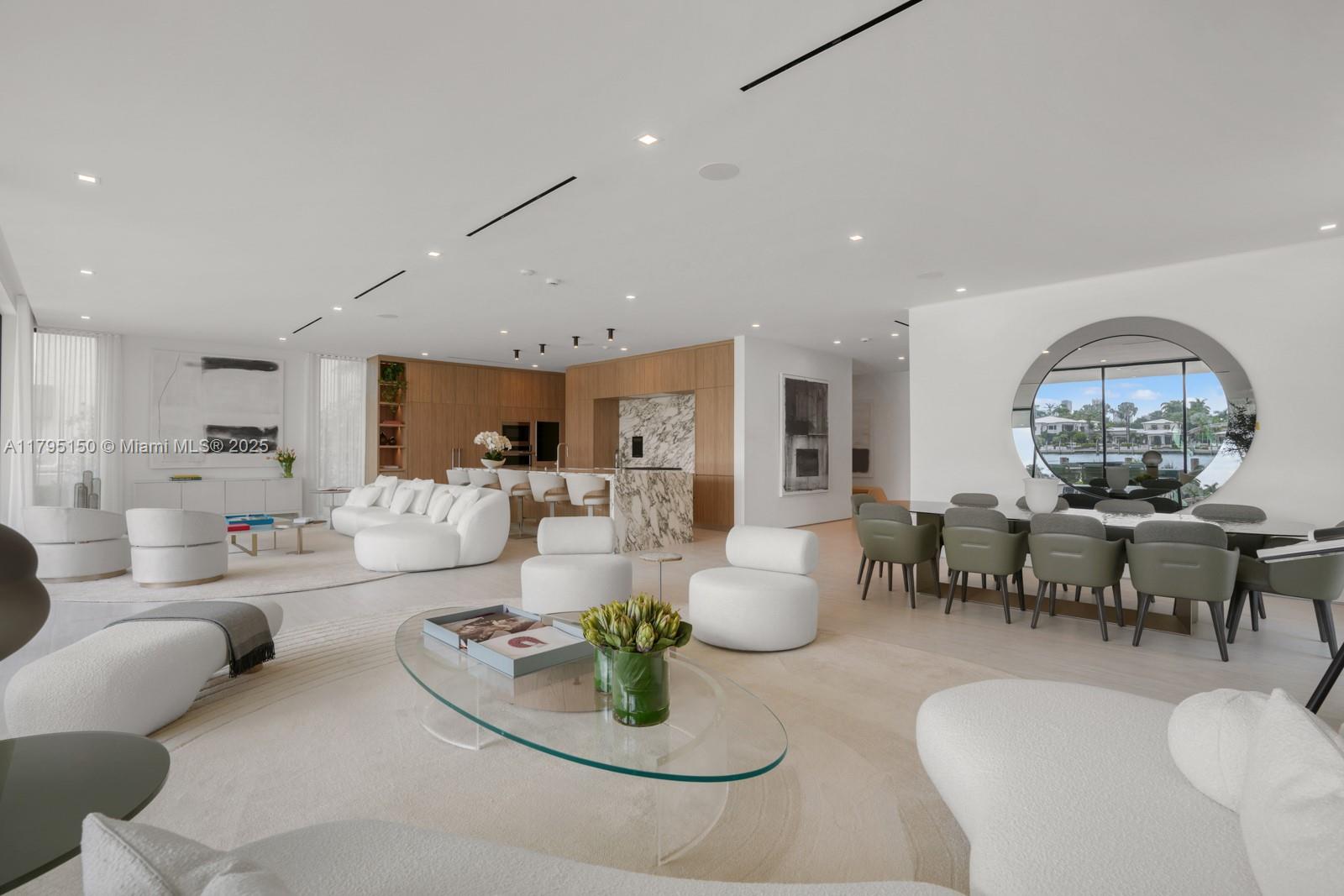 310 W Dilido Dr