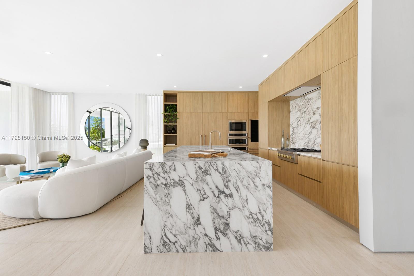 310 W Dilido Dr