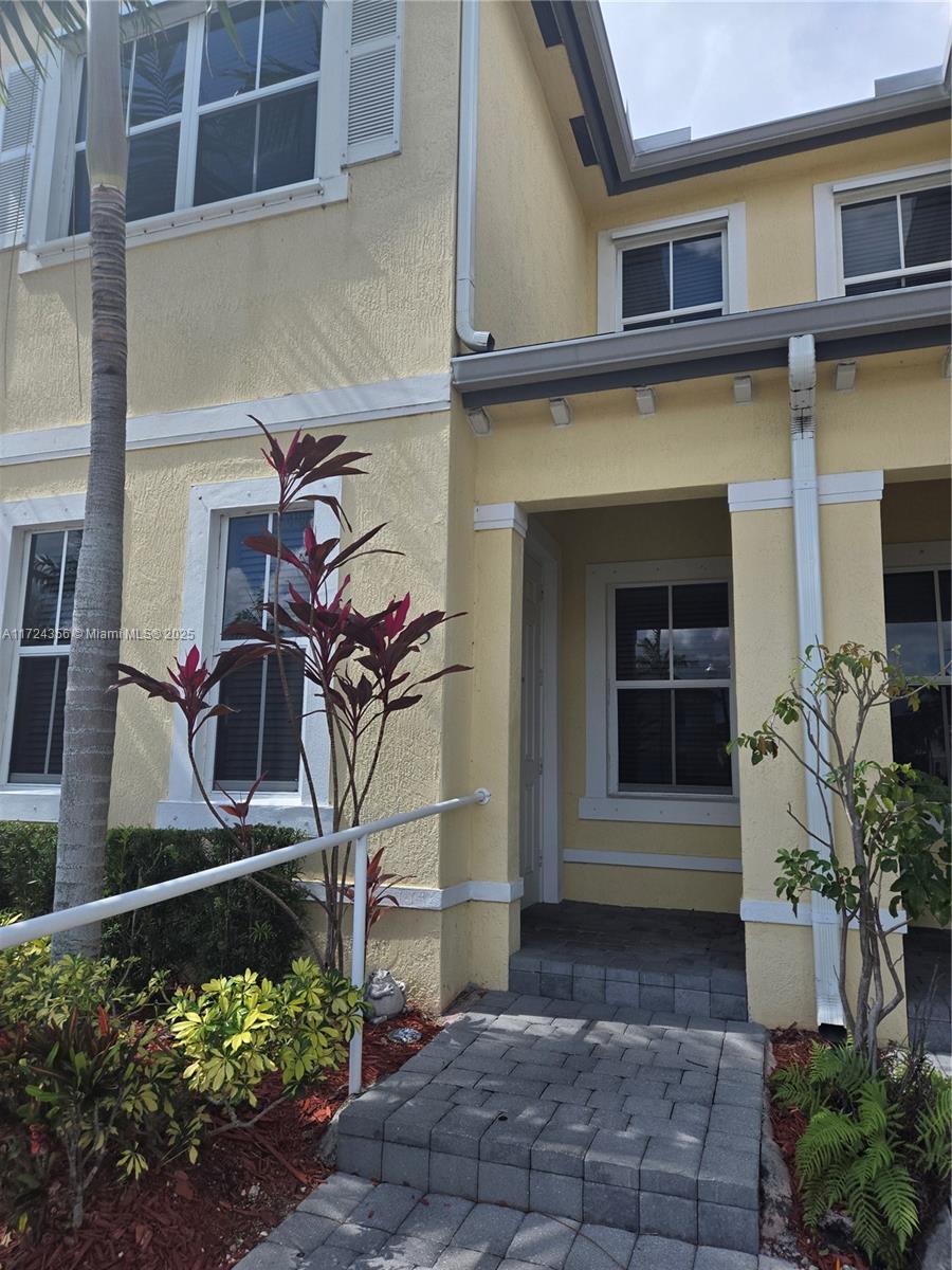 Rental Property at 132 Se 28th Pl 5, Homestead, Miami-Dade County, Florida - Bedrooms: 3 
Bathrooms: 3  - $2,350 MO.