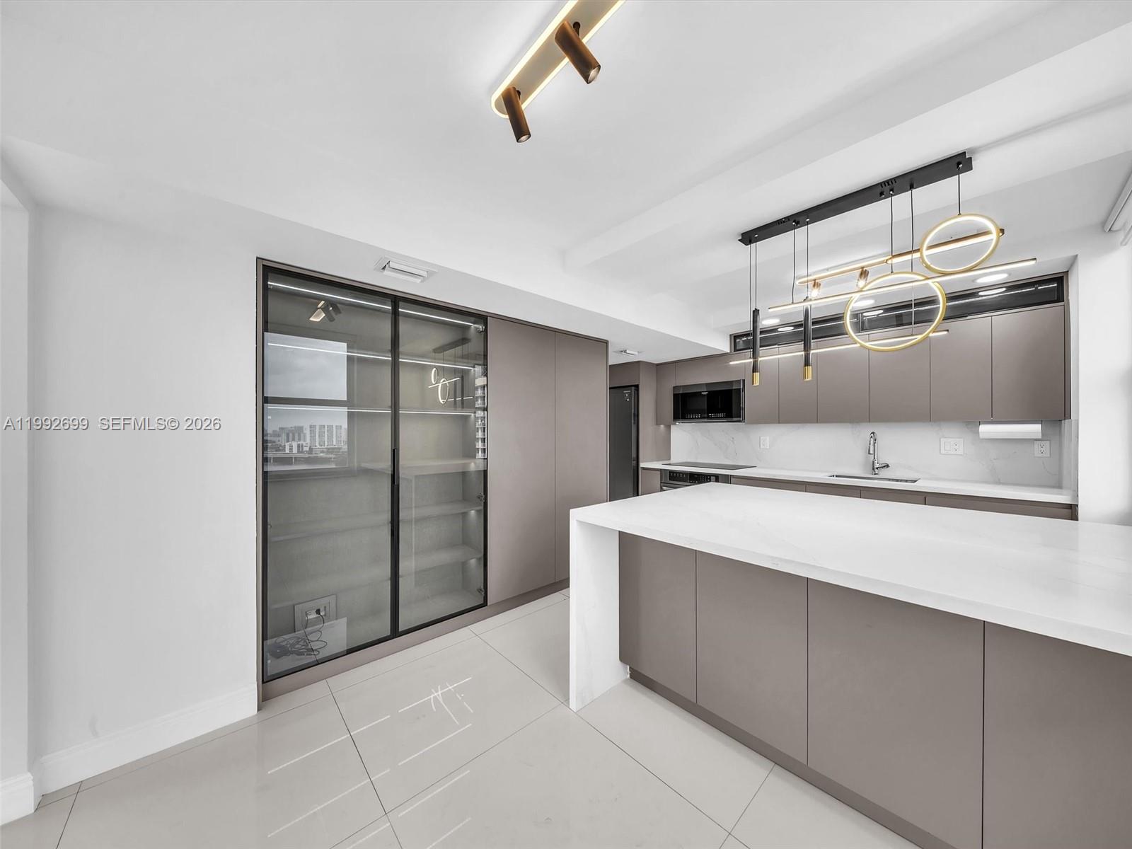 WINSTON TOWERS 500 CONDO - Residential