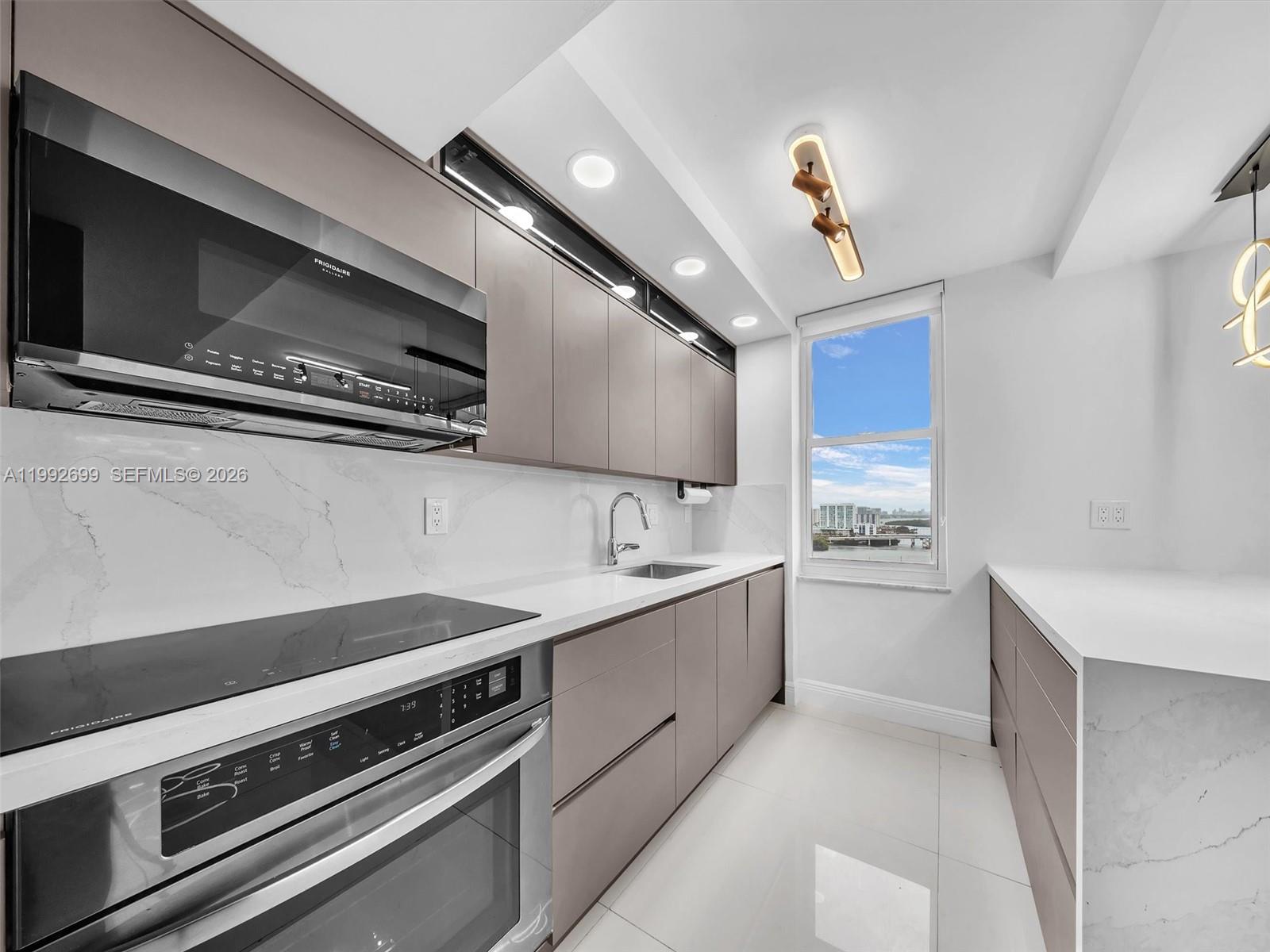 WINSTON TOWERS 500 CONDO - Residential