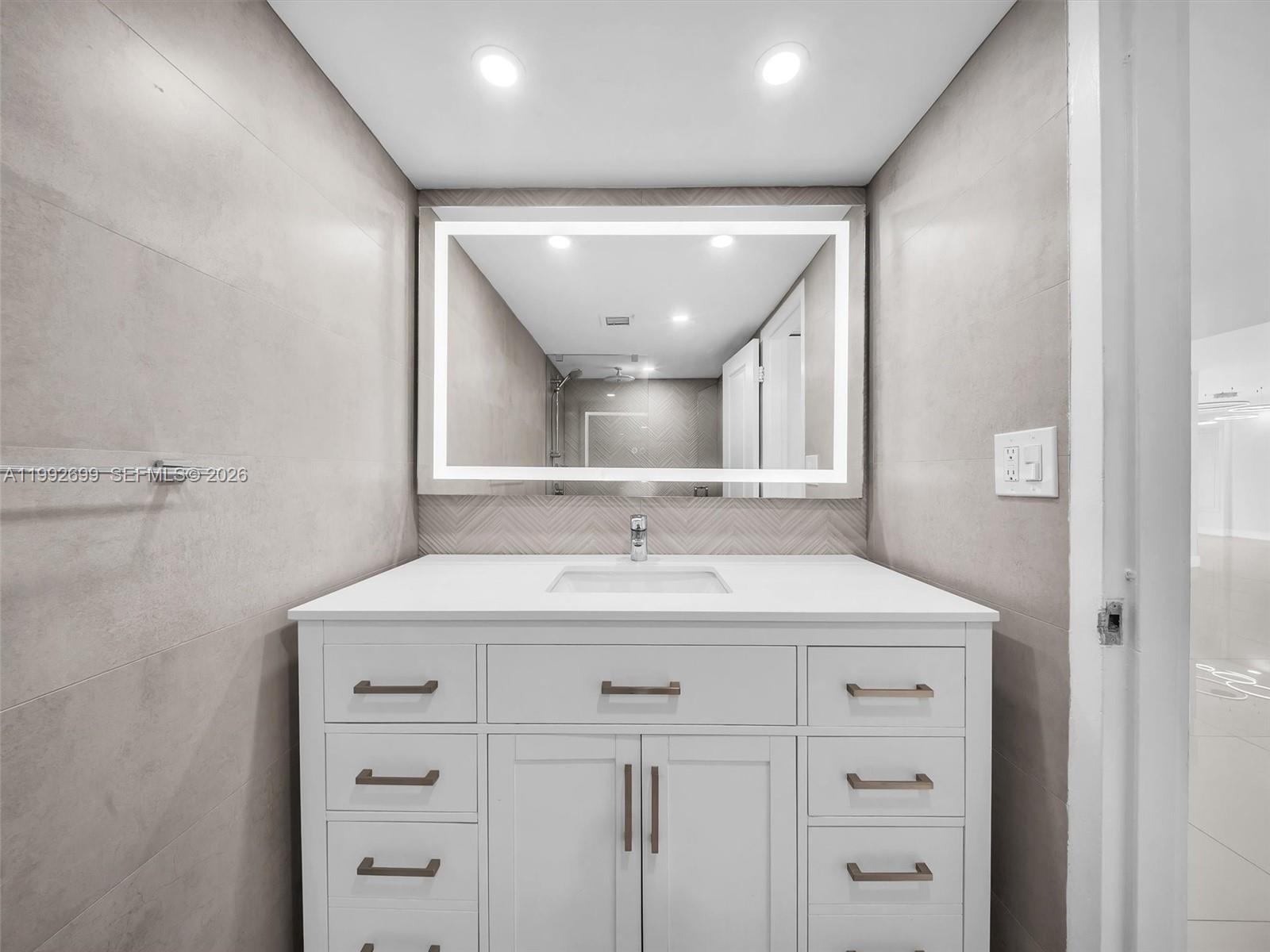 WINSTON TOWERS 500 CONDO - Residential