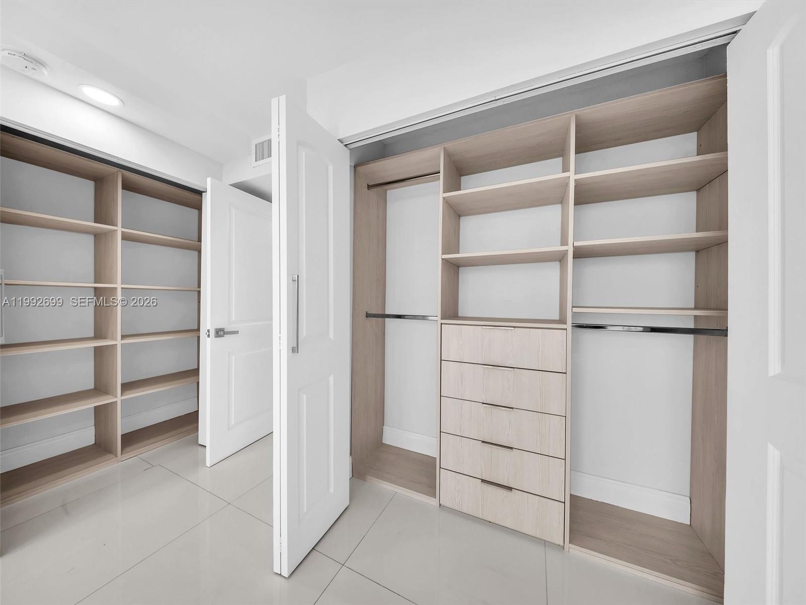 WINSTON TOWERS 500 CONDO - Residential