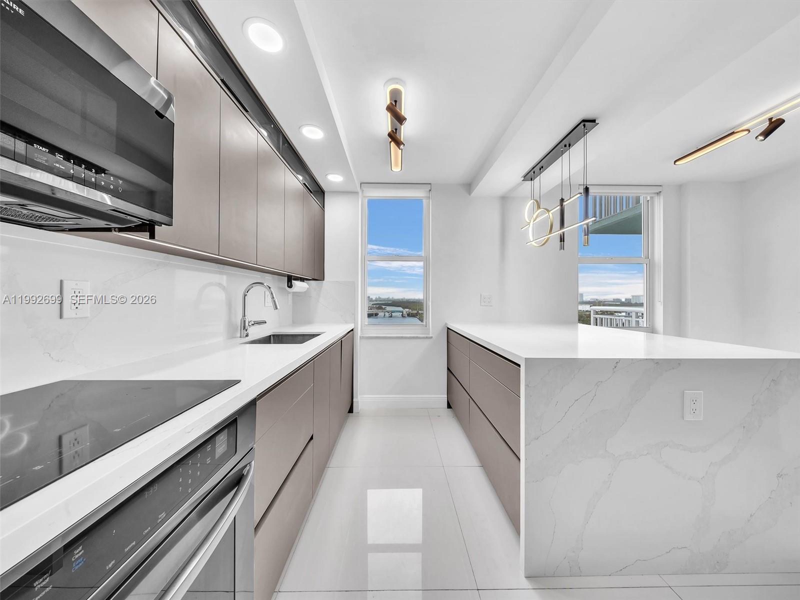 WINSTON TOWERS 500 CONDO - Residential