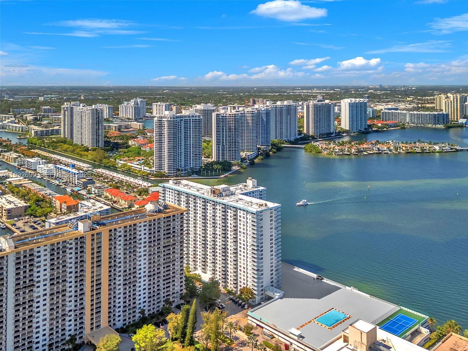 WINSTON TOWERS 500 CONDO - Residential