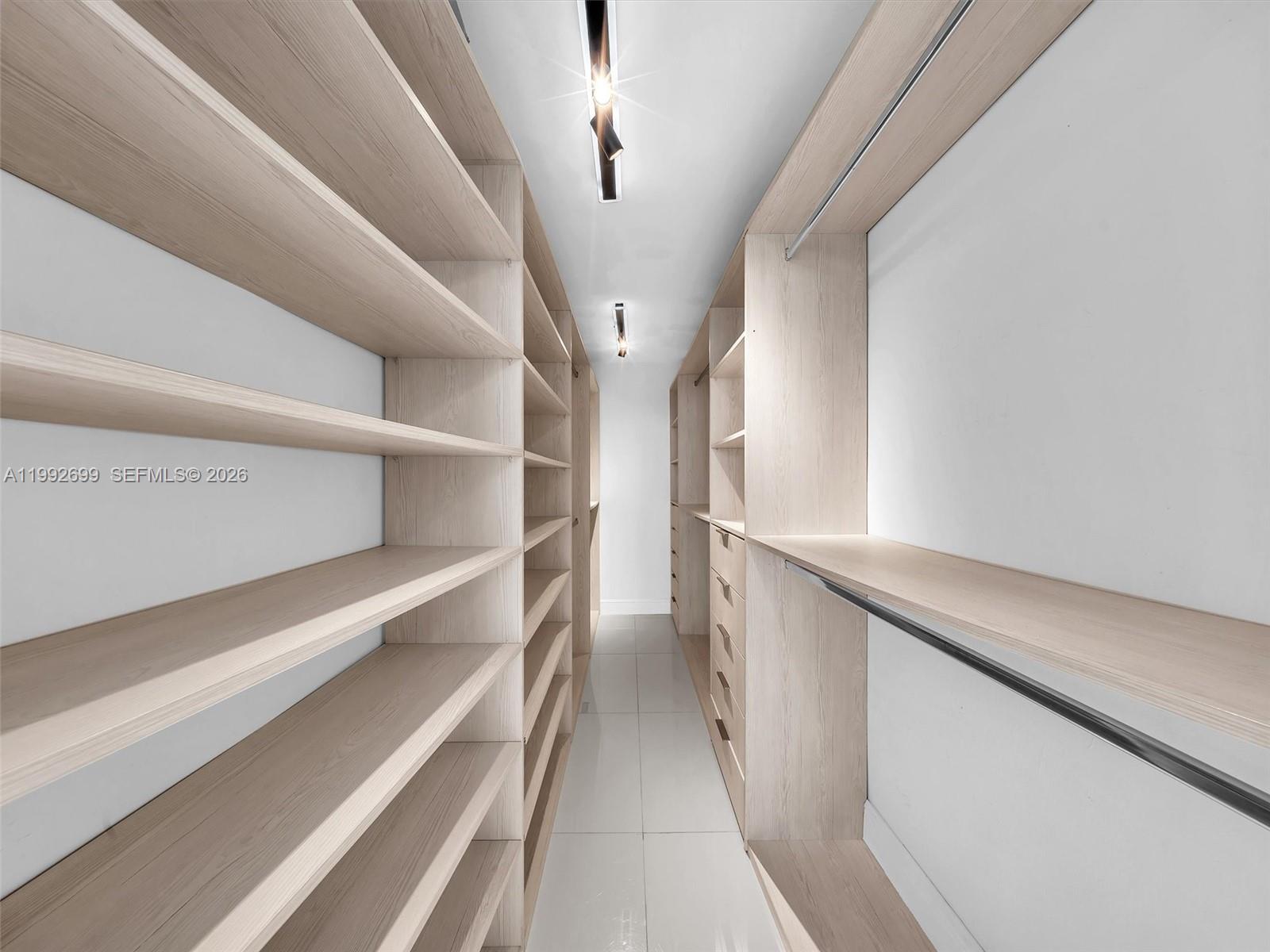 WINSTON TOWERS 500 CONDO - Residential