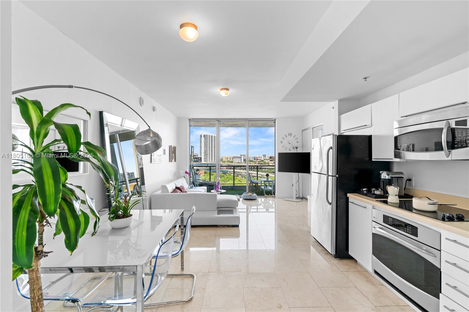 90 Sw 3rd St 1209, Miami, Broward County, Florida - 1 Bedrooms  
1 Bathrooms - 
