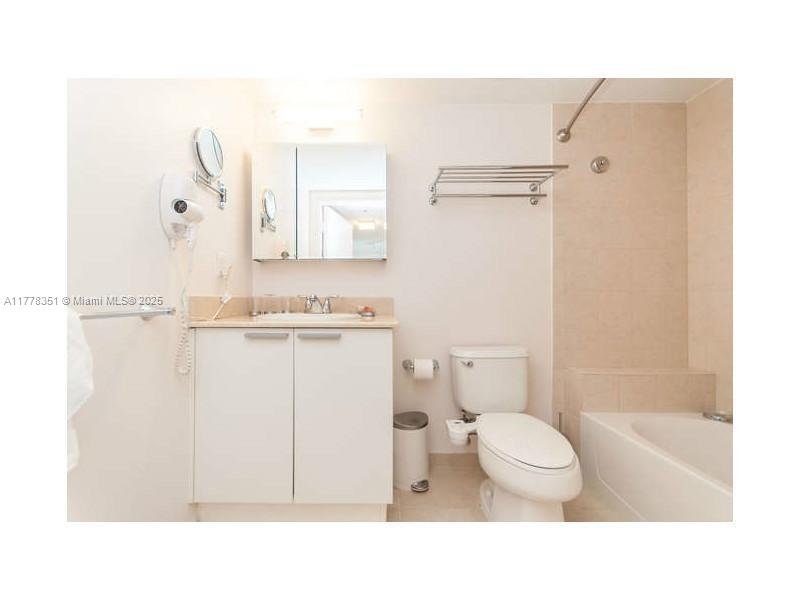 La Perla Condo - Residential