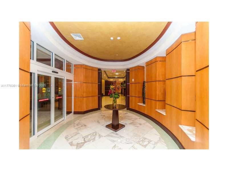 La Perla Condo - Residential