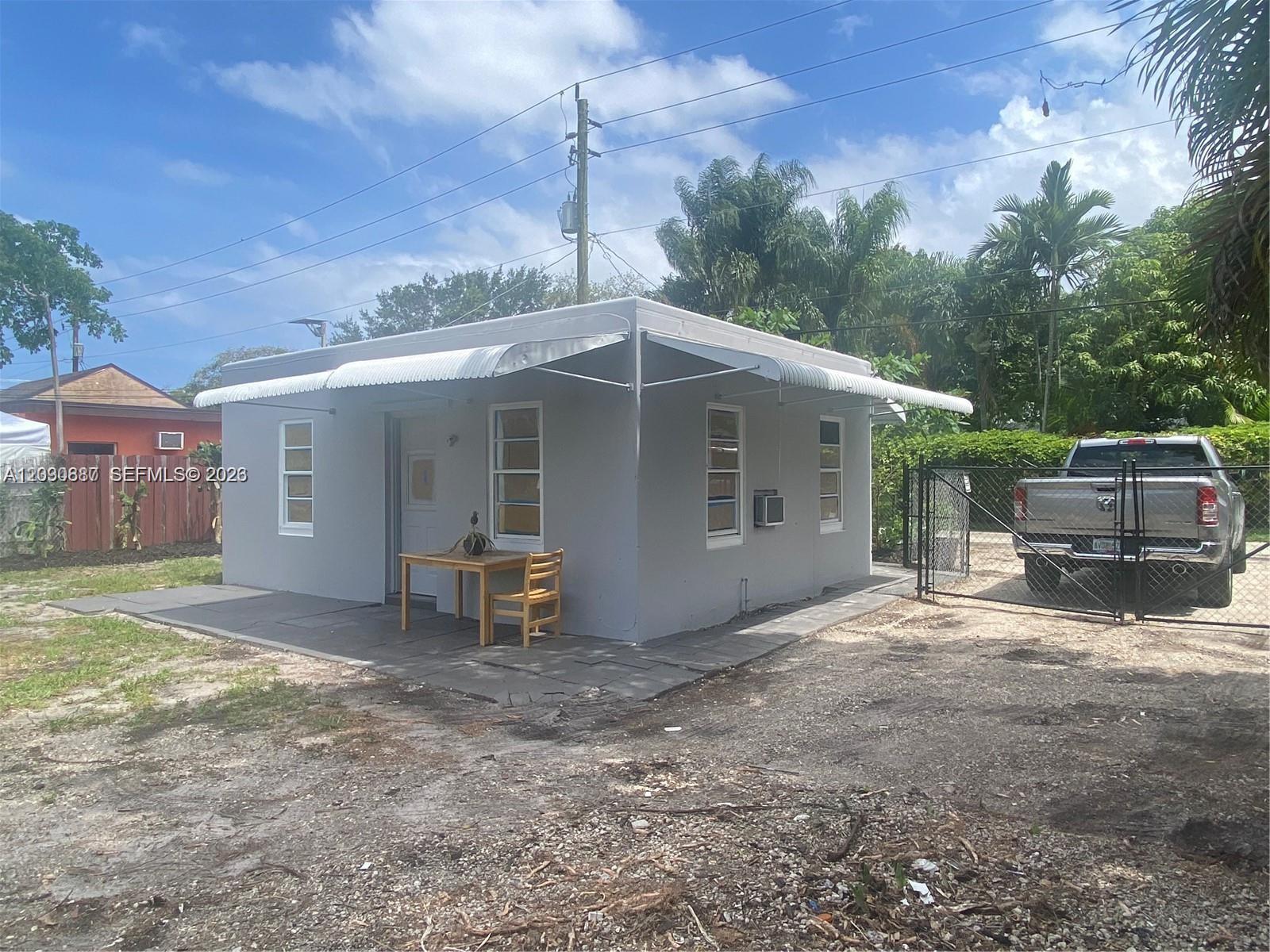 243 SW 14th st 243