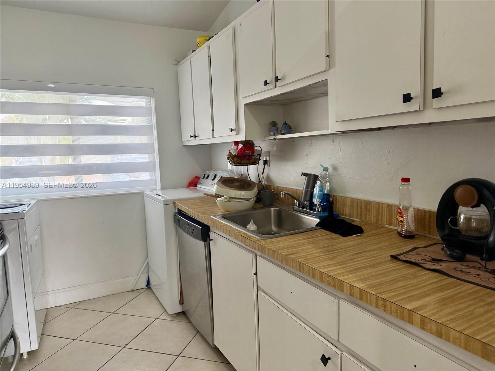 DEVON-AIRE VILLAS SEC 2 - Residential