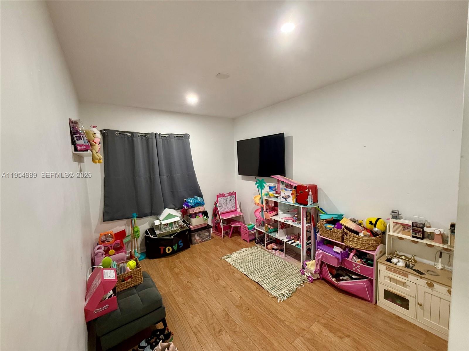 DEVON-AIRE VILLAS SEC 2 - Residential