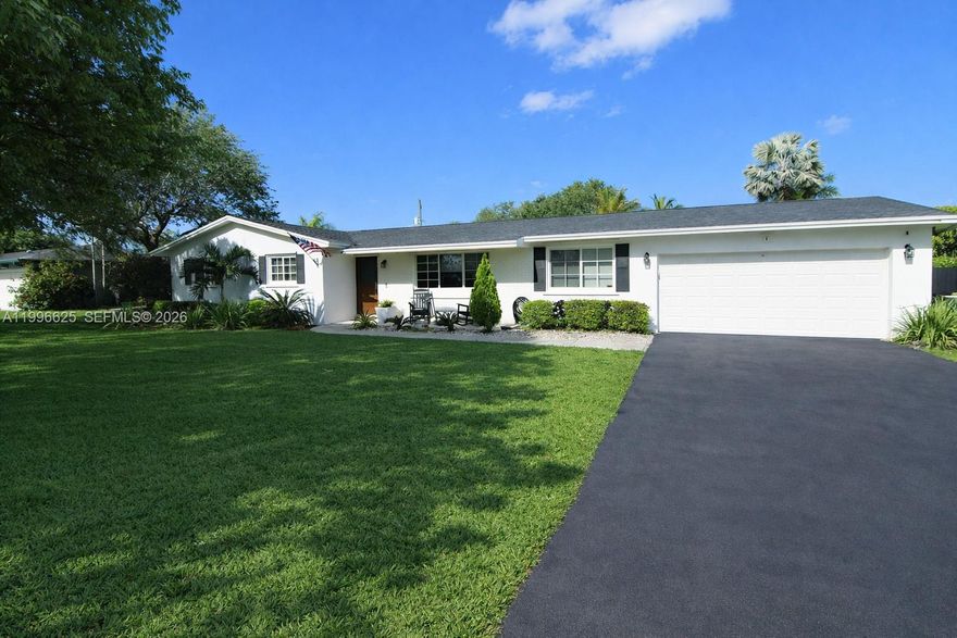 Beautiful Country Style single-family home  with POOL, located in the desirable Redland/Melody Manor area of Homestead. The home features 3 bedrooms and 2 bathrooms with a functional one-story layout, generous living areas, and abundant natural light. Built with durable CBS construction.  .Situated on an oversized ~0.36–0.38 acre lot, this property offers ample space for RVs, boats, and outdoor living.
Quiet neighborhood with no HOA. Close to schools, shopping, and major highways.  Property won't last! Call for Appointment!