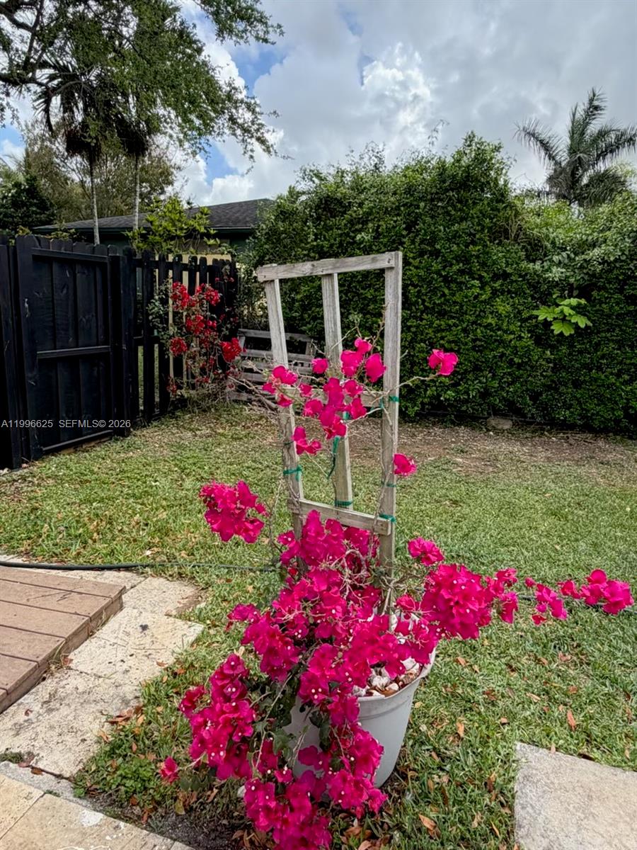 MELODY MANOR - Residential