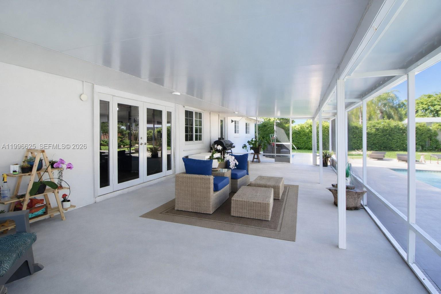 MELODY MANOR - Residential
