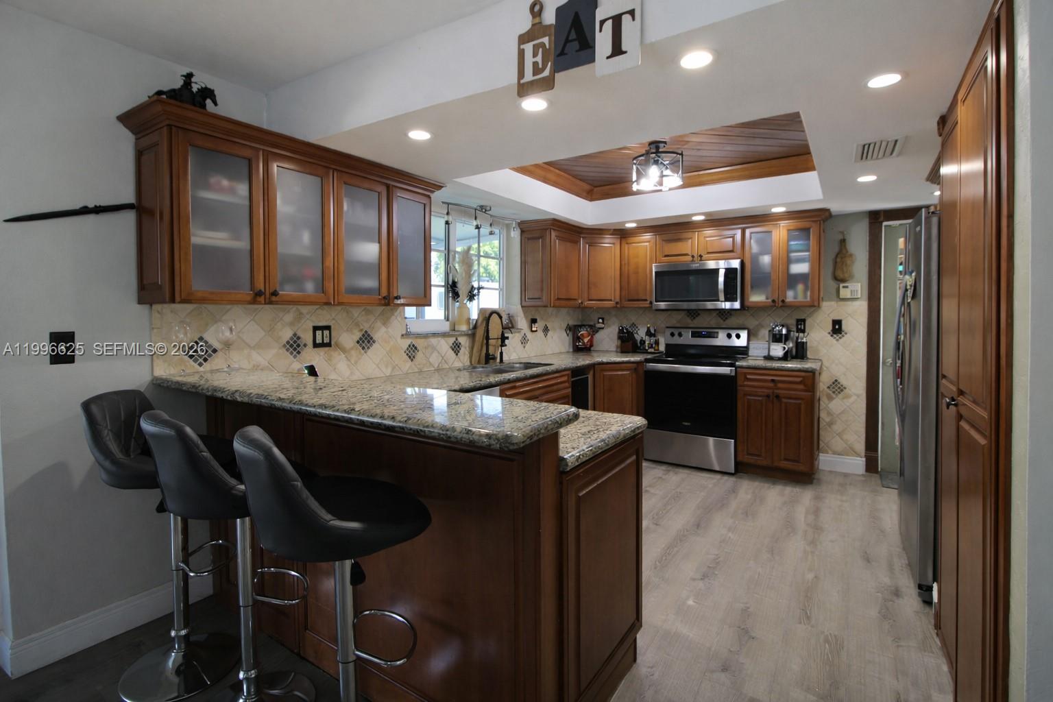 MELODY MANOR - Residential