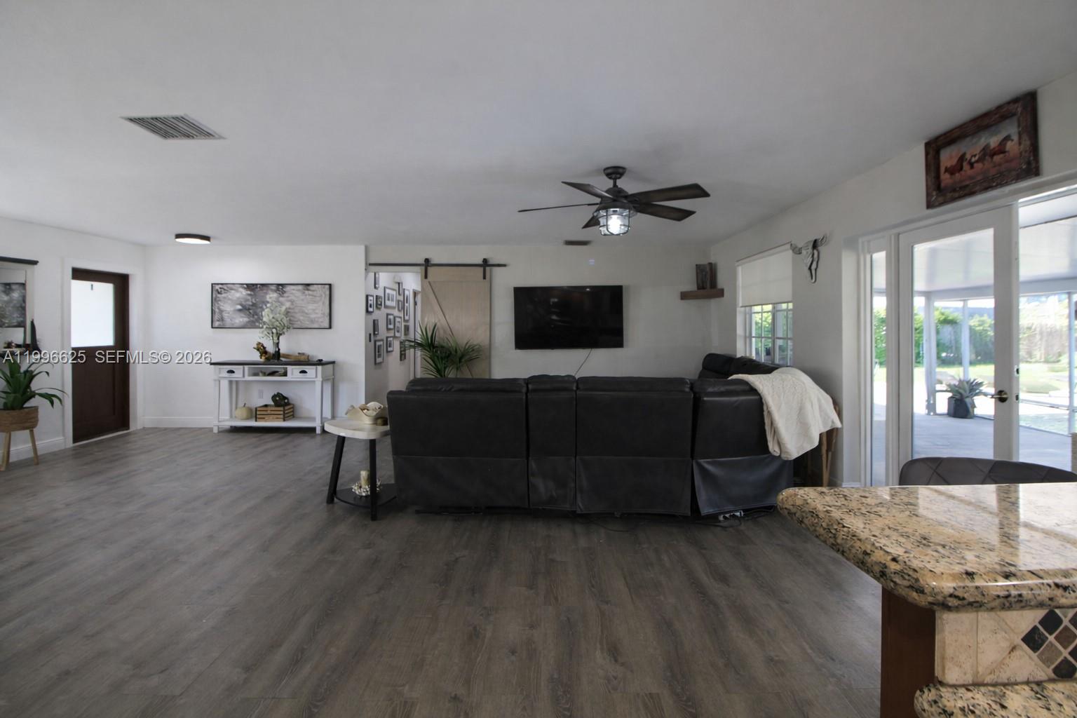 MELODY MANOR - Residential