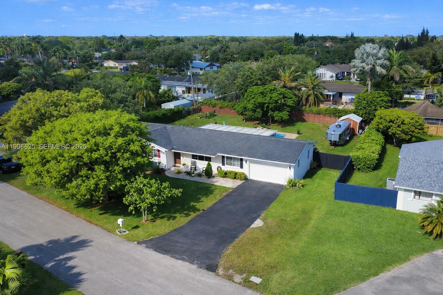 MELODY MANOR - Residential