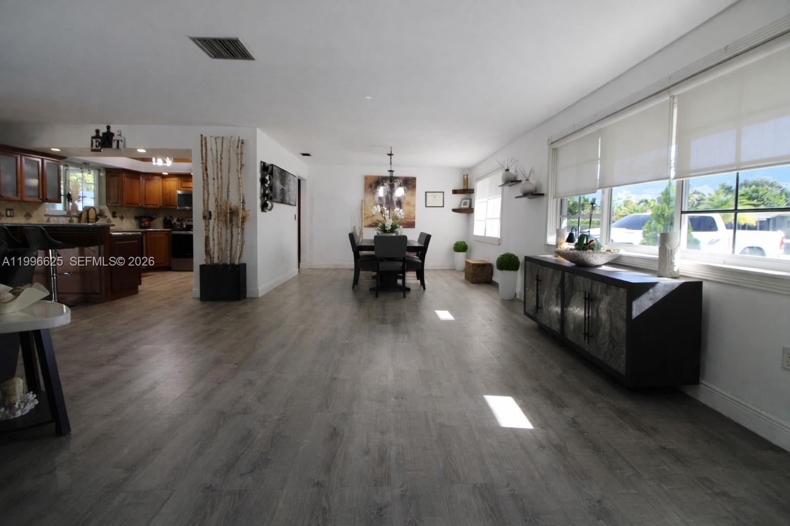 MELODY MANOR - Residential