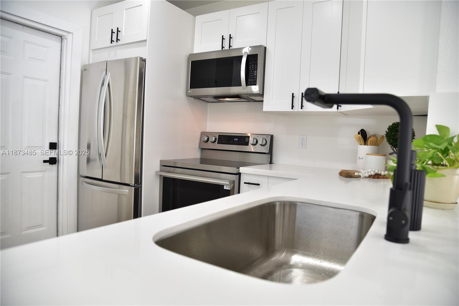 LAUDERDALE MANOR - Residential