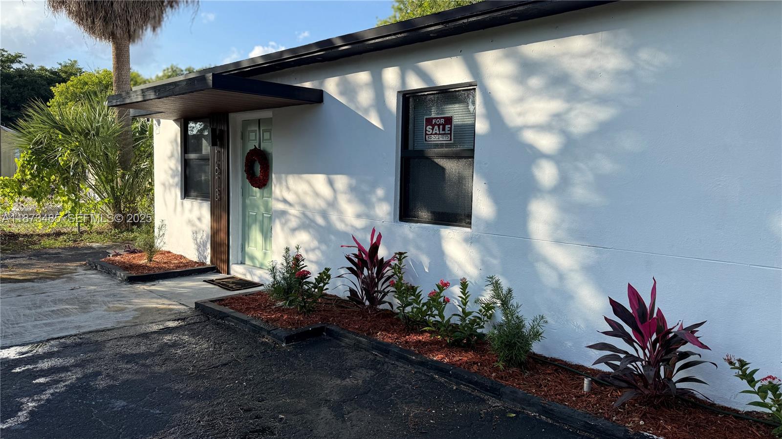 LAUDERDALE MANOR - Residential