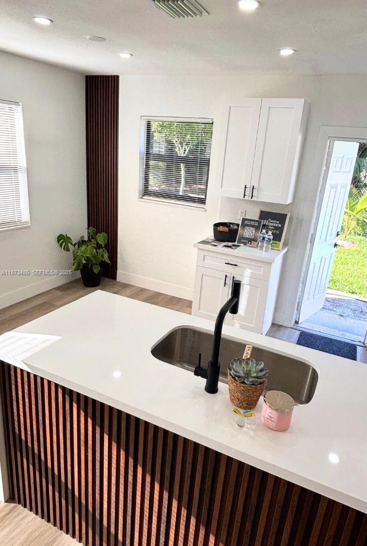 LAUDERDALE MANOR - Residential