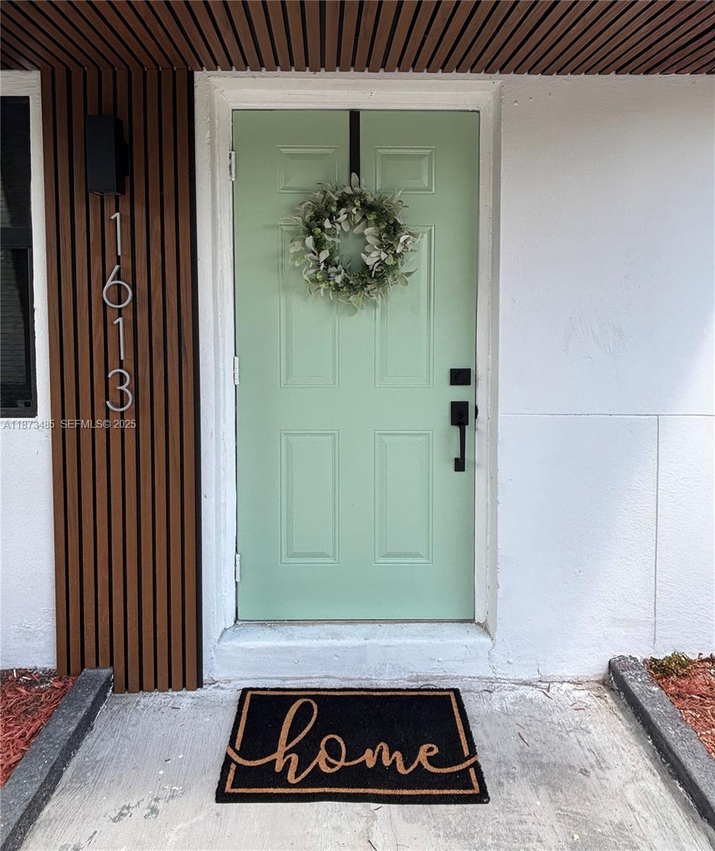 LAUDERDALE MANOR - Residential