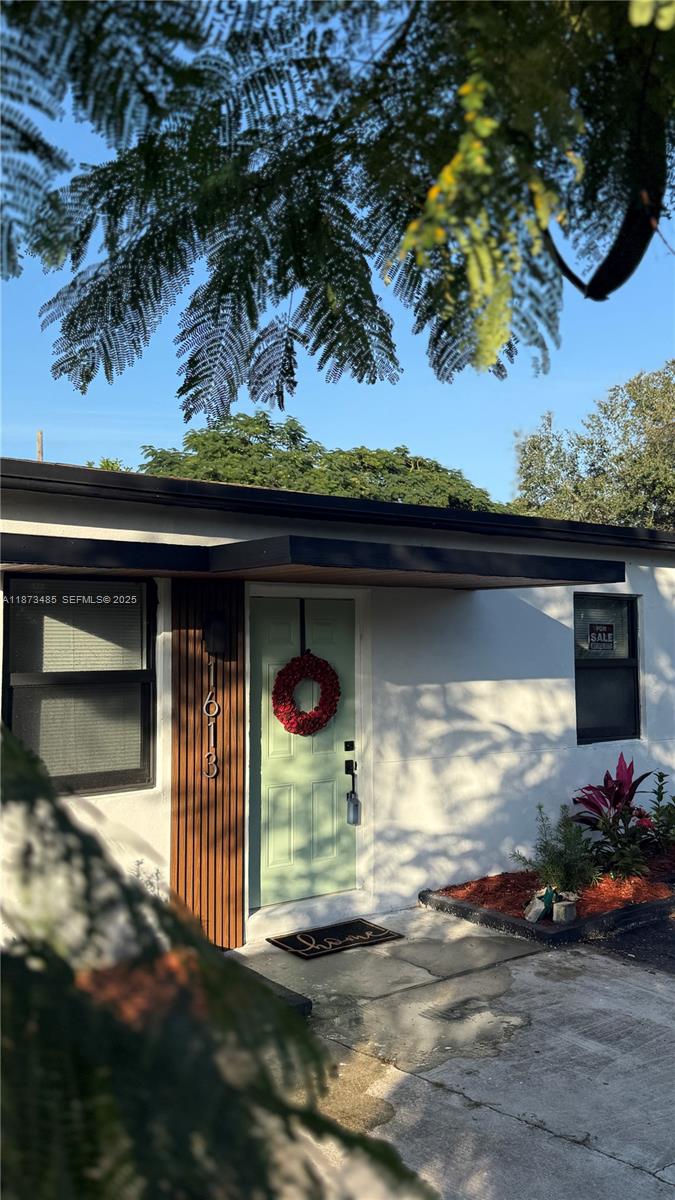 LAUDERDALE MANOR - Residential