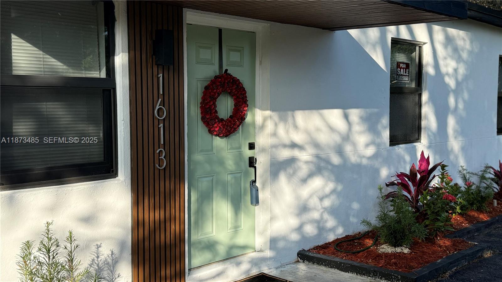 LAUDERDALE MANOR - Residential