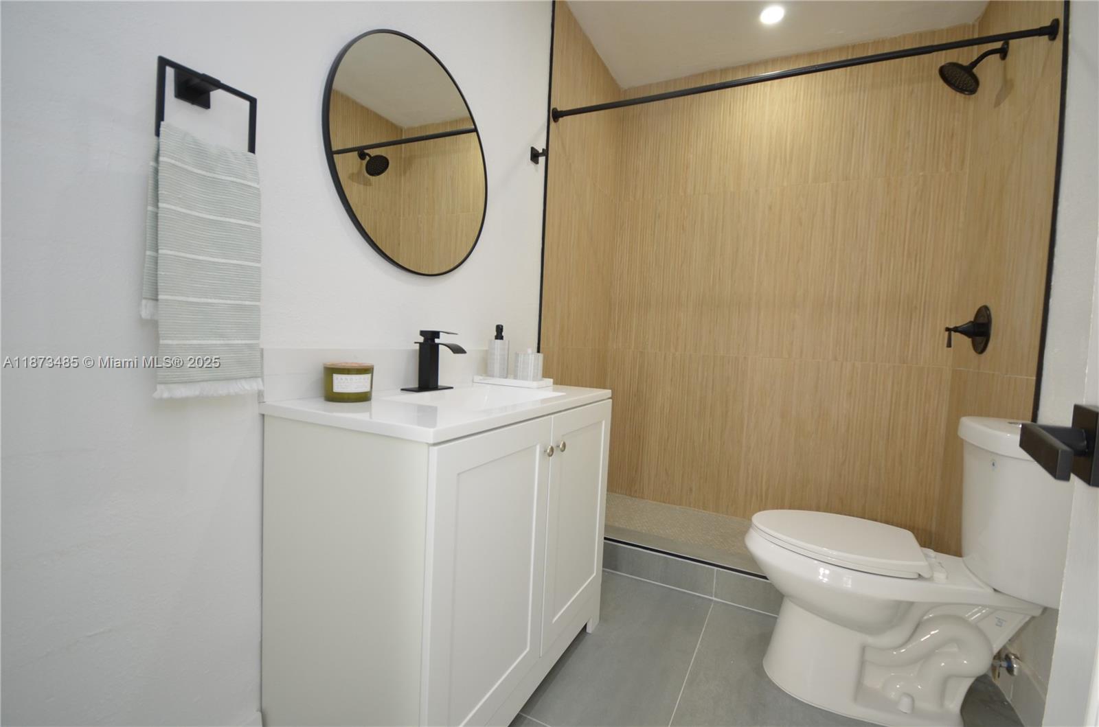 LAUDERDALE MANOR - Residential