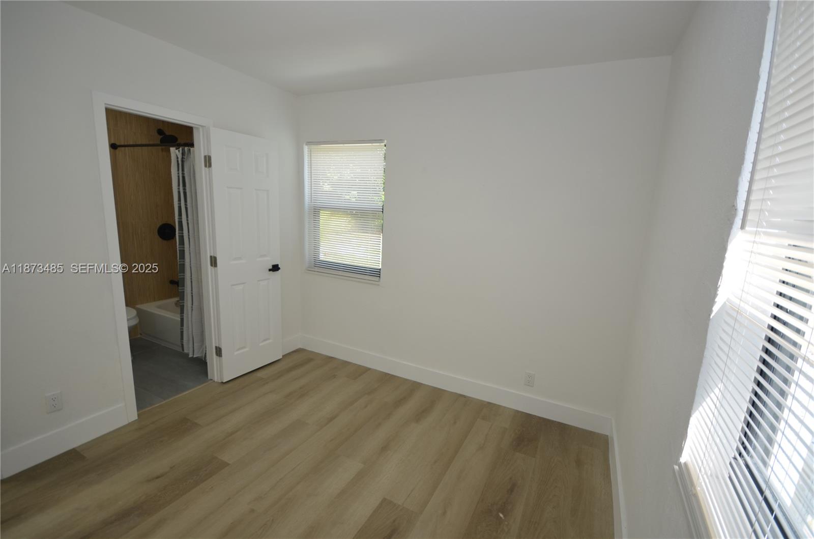 LAUDERDALE MANOR - Residential