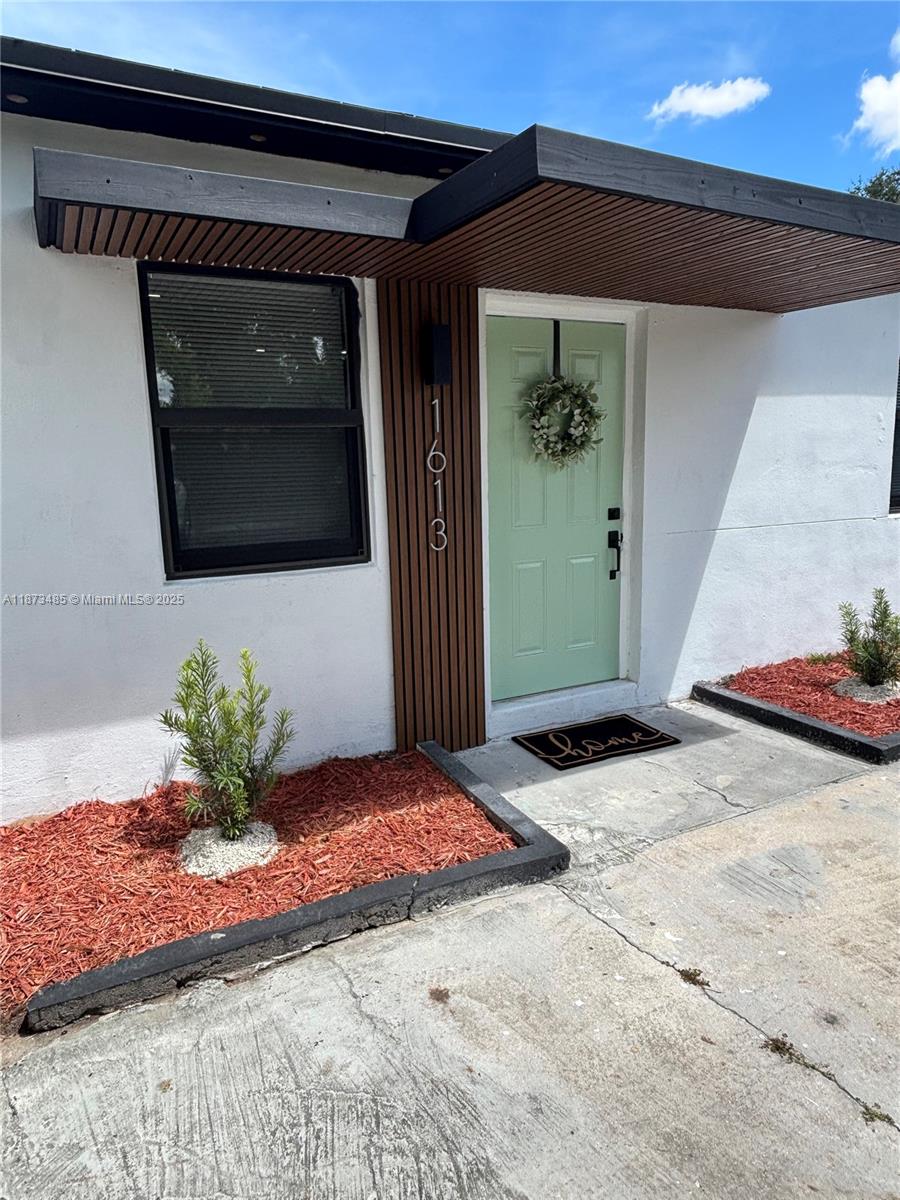 LAUDERDALE MANOR - Residential