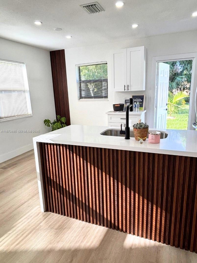 LAUDERDALE MANOR - Residential