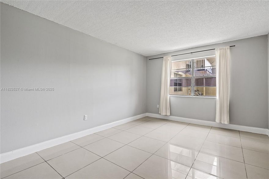 Stunning 1BD/1BA corner unit in Miami Gardens—move-in ready and perfectly located near Publix, Walmart,
dining, plazas, and I-95. Just 20 mins from the beach! Enjoy first-floor access, private fenced entry, and remote controlled gate for security. No special assessments! Ideal for homeowners or investors. Must purchase with 20%+ down or cash. Rapid HOA approval act fast, this won’t last! FOR SHOWINGS CONTACT MATTHEW TARAFA 305-793-4736