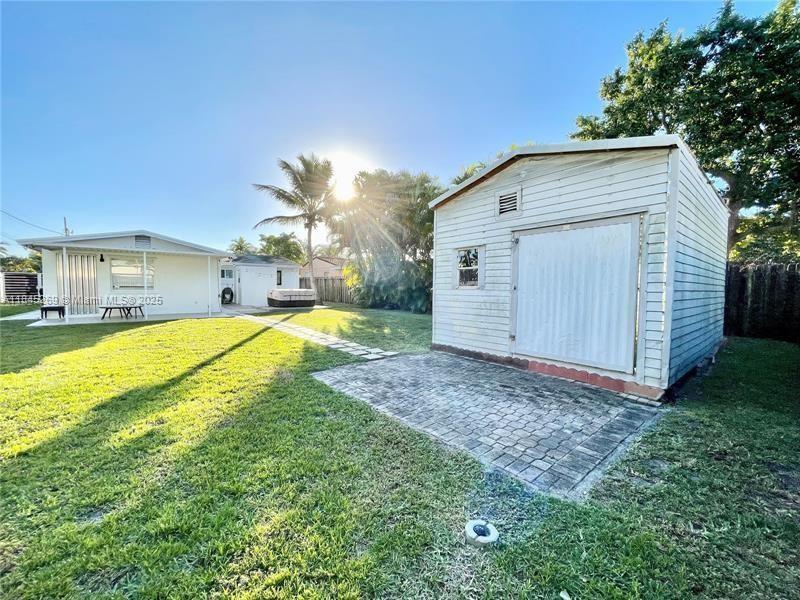 BREEZY MANOR AMENDED - Residential Lease