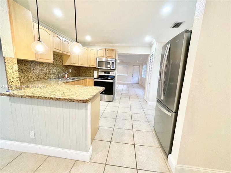 BREEZY MANOR AMENDED - Residential Lease