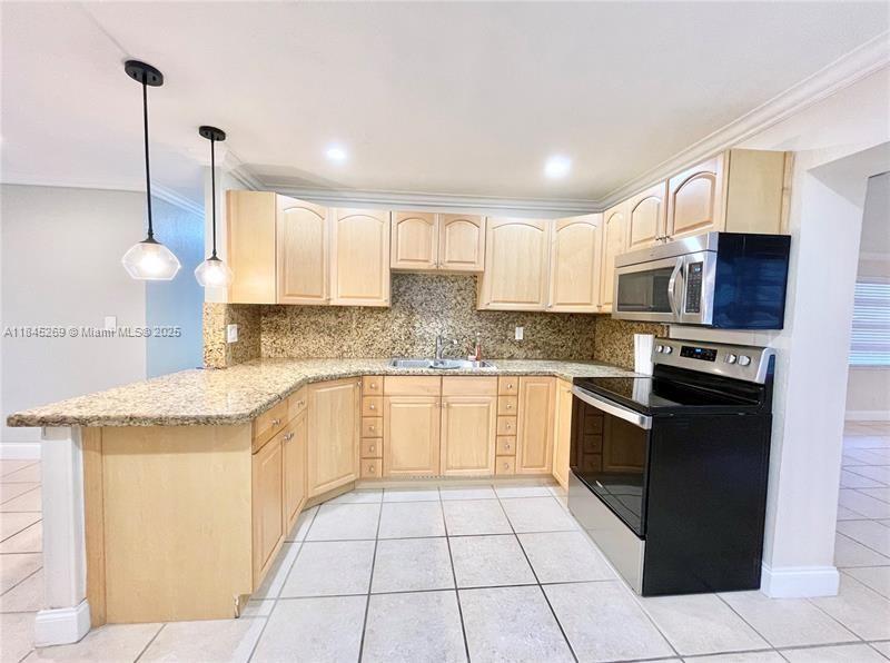 BREEZY MANOR AMENDED - Residential Lease