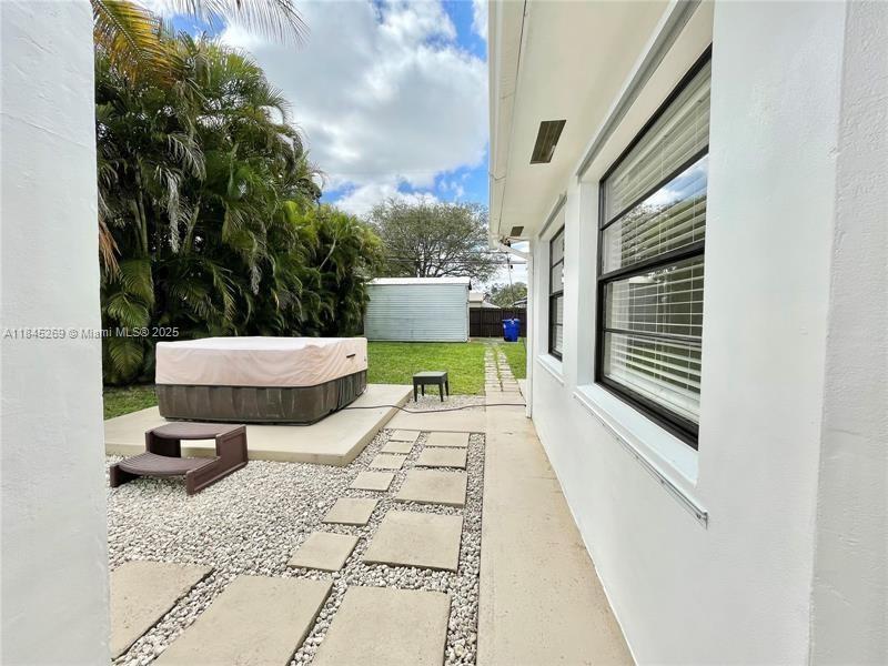 BREEZY MANOR AMENDED - Residential Lease