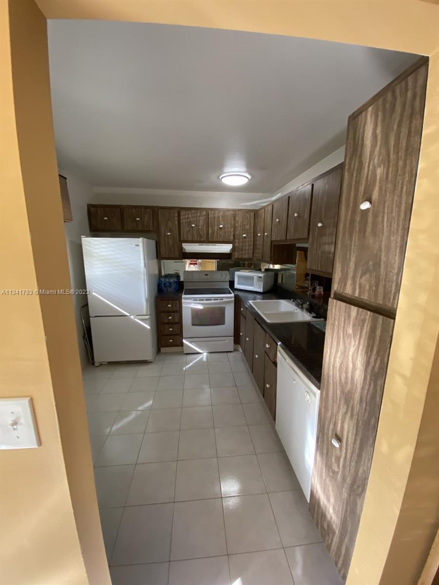 MEADOWBROOK LAKES CONDO - Residential Lease