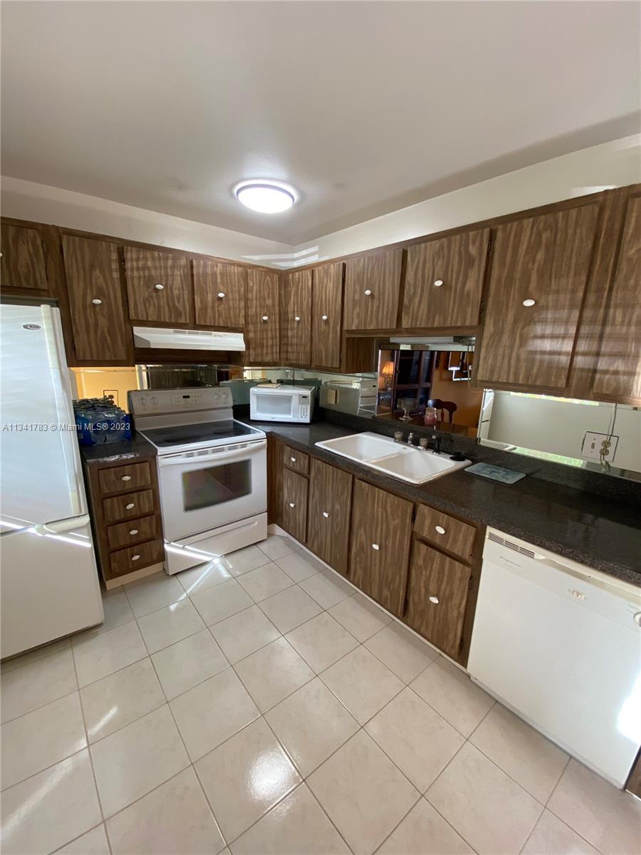 MEADOWBROOK LAKES CONDO - Residential Lease