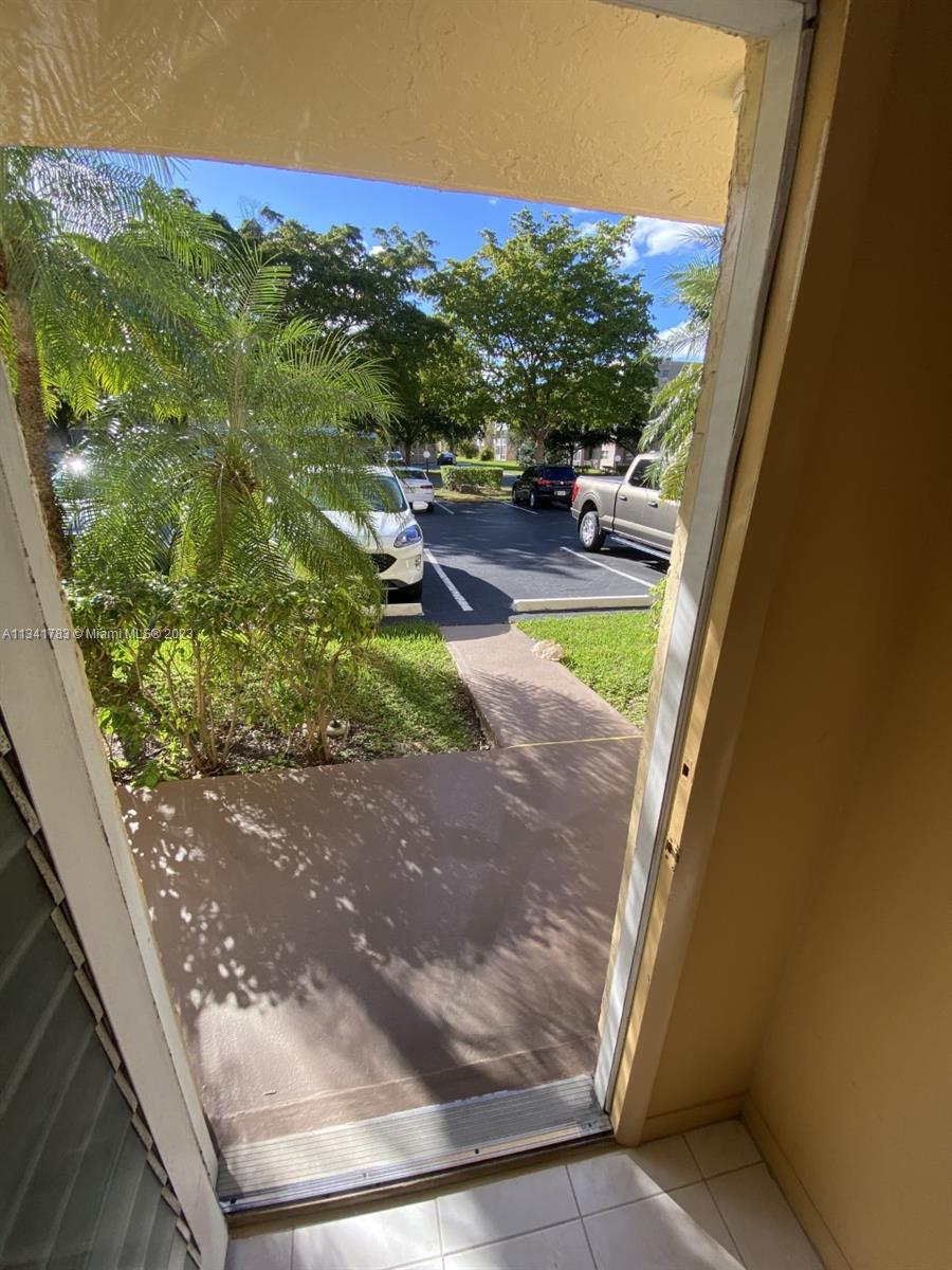 MEADOWBROOK LAKES CONDO - Residential Lease