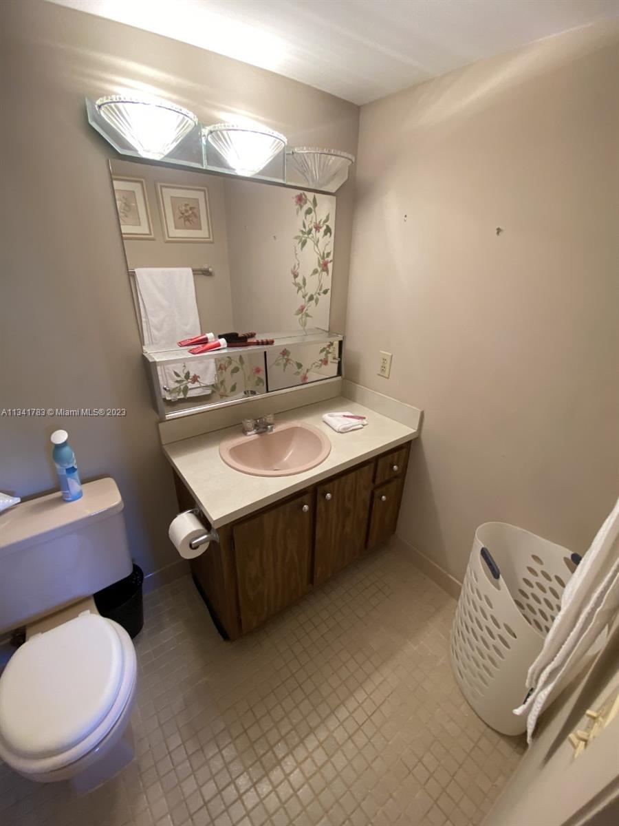 MEADOWBROOK LAKES CONDO - Residential Lease