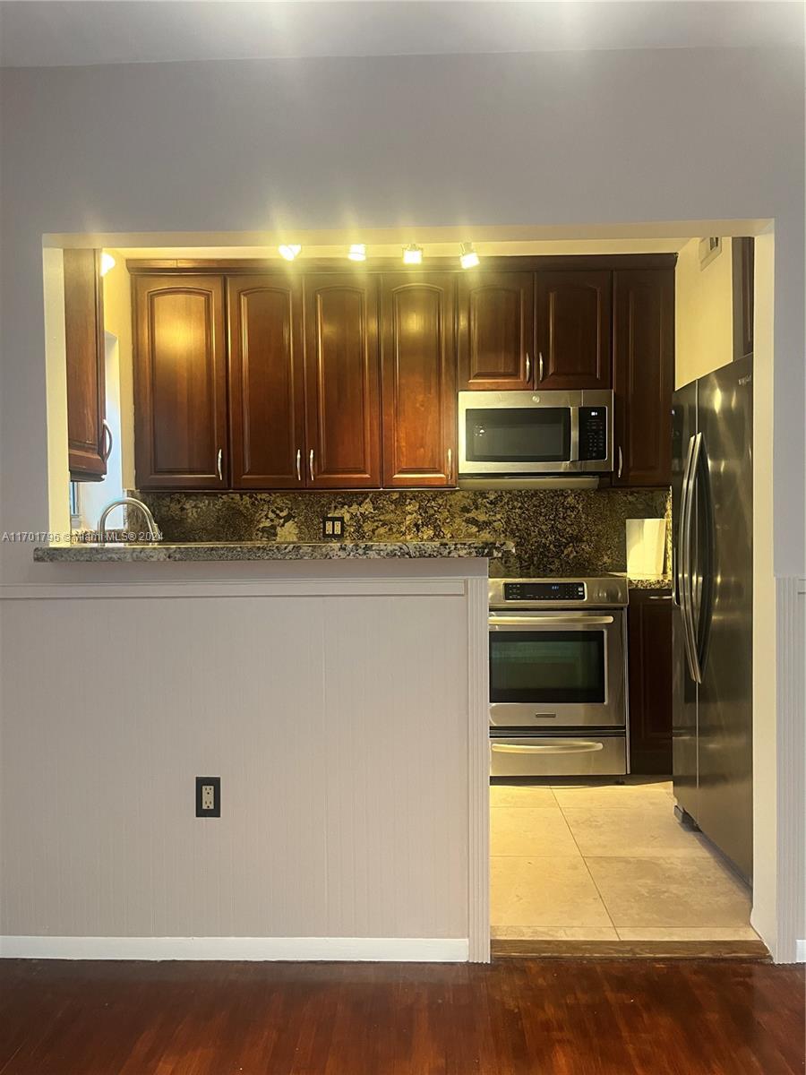 PATHWAYS CONDO - Residential Lease