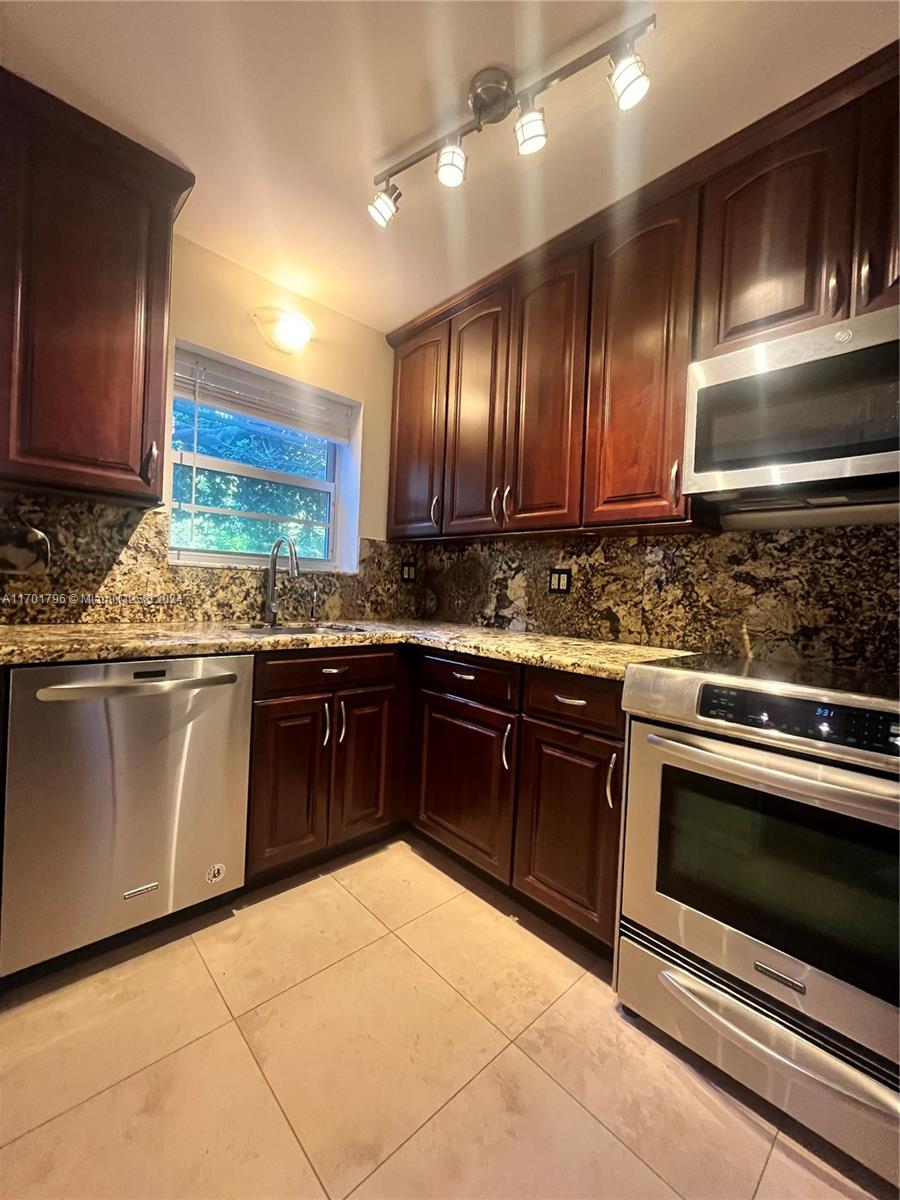 PATHWAYS CONDO - Residential Lease