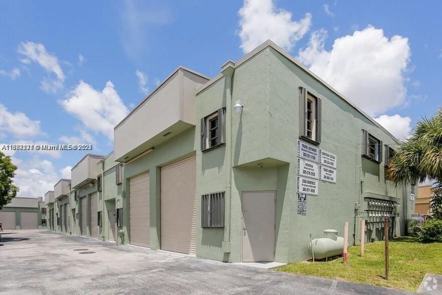 Available for Immediate Occupancy. Corner Unit. 570 sf Nice office / warehouse combo in kendall for RENT. two story floor plan. FULL AC. 1 restroom 1 parking. must be approved by association (takes 1-2 weeks for approval) first month and 2 securities to move in. Water, electric, internet not included in rent. Best PRICE.