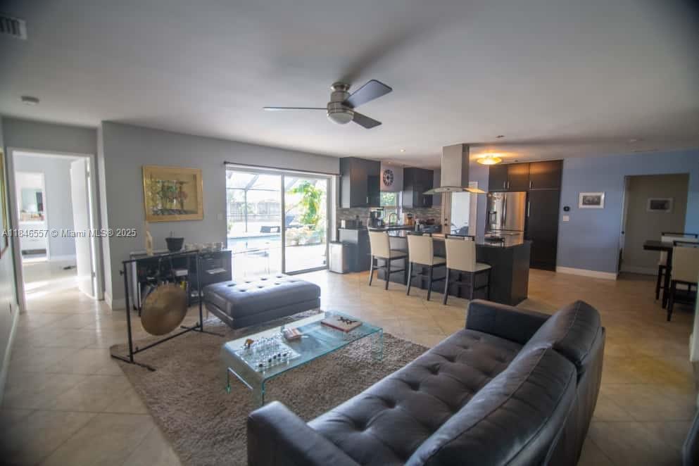 HOLLYWOOD HILLS - Residential