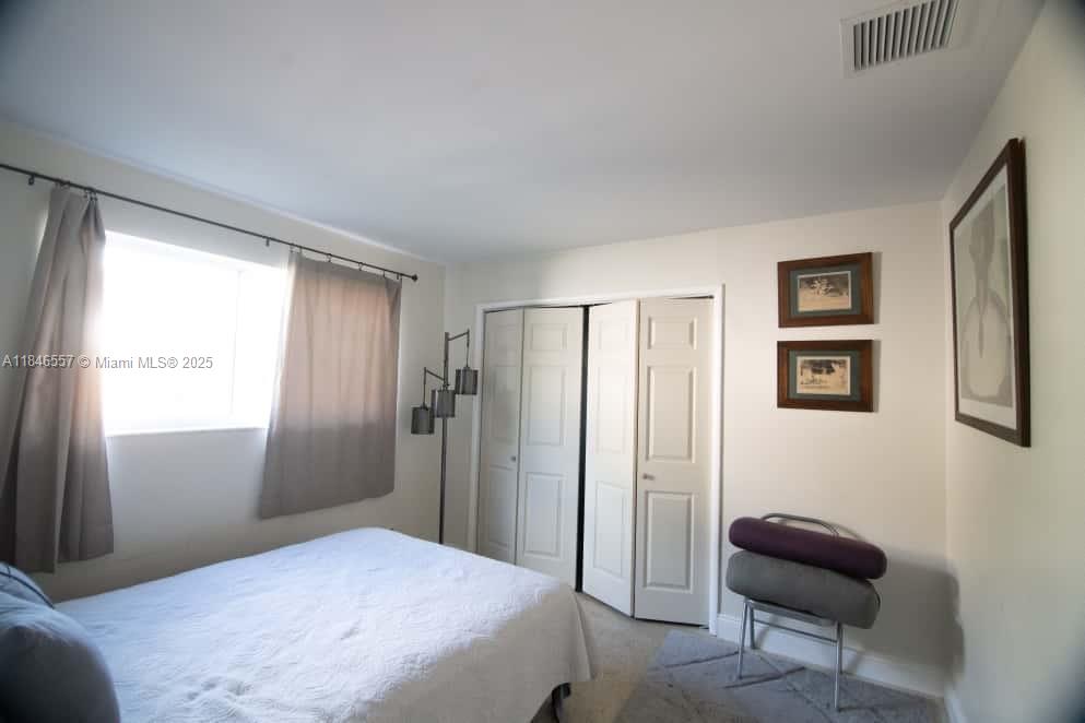 HOLLYWOOD HILLS - Residential