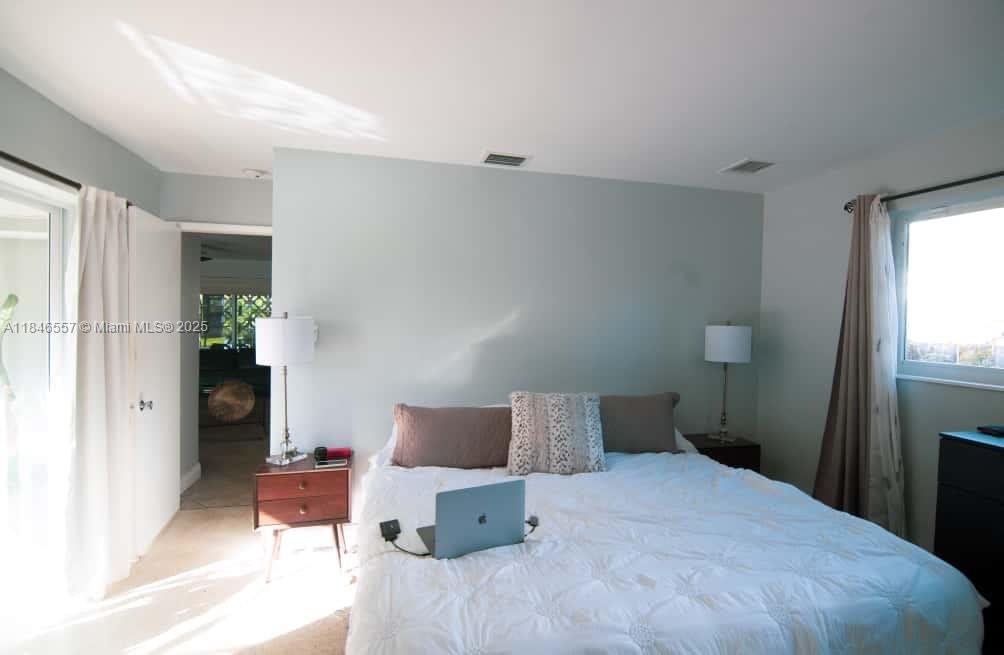 HOLLYWOOD HILLS - Residential