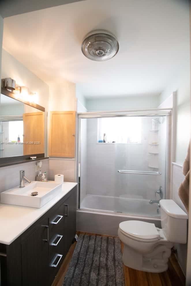 HOLLYWOOD HILLS - Residential